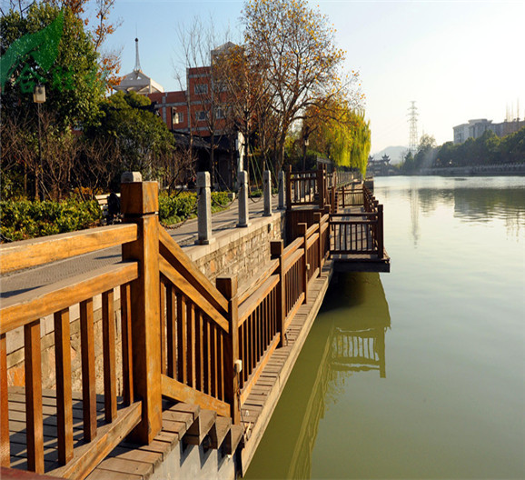 防腐木棧道