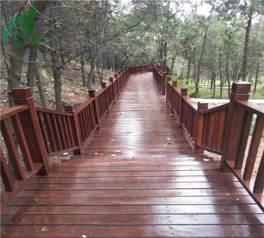 防腐木棧道